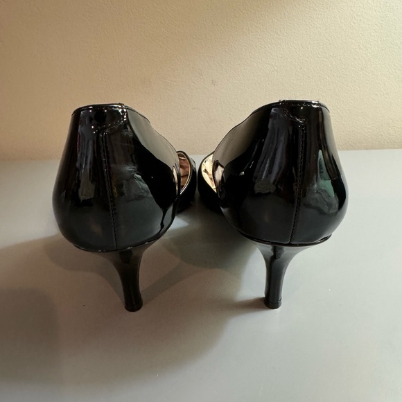 NEW BANDOLINO PATENT LEATHER PEEP TOE HEELS - Picture 2 of 9